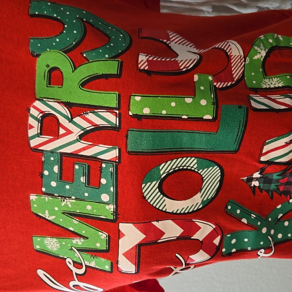 Be Merry Tee - Picture 3 of 4
